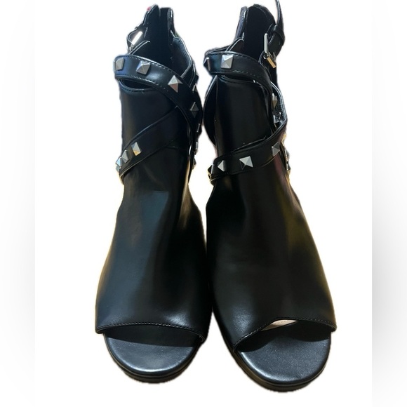 Marc Fisher Womens Heels with Silver Studs Zip up Backs sz 10M used - Picture 3 of 8